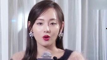 少女嘴微张,少女心动的瞬间